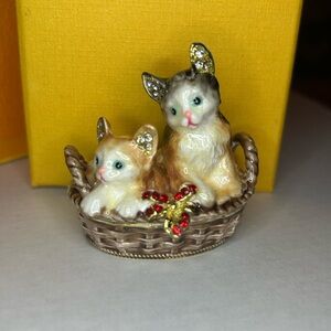Kittens in a Basket Trinket Keeper Box Tchotchke Figurine